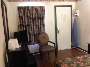 Budget Inn 9